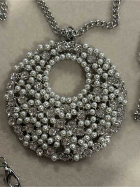 Pearl Rhinestone Pendant Necklace in Silver & White